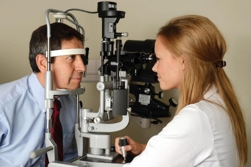 Komplexní oční vyšetření lékařem a optometristou v Kroměříži
